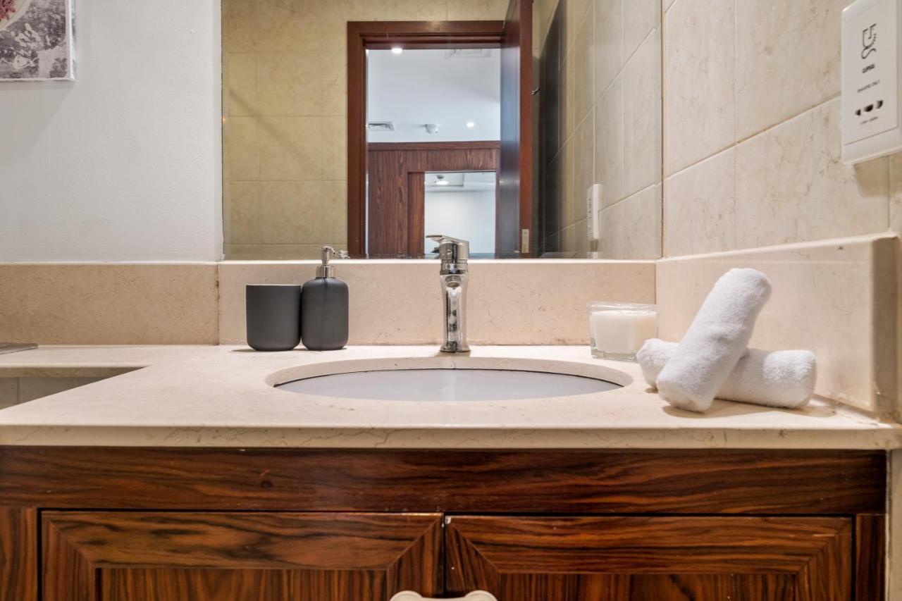 Chic And Zen Apartment, Near Burj Khalifa Tower Дубай Екстериор снимка